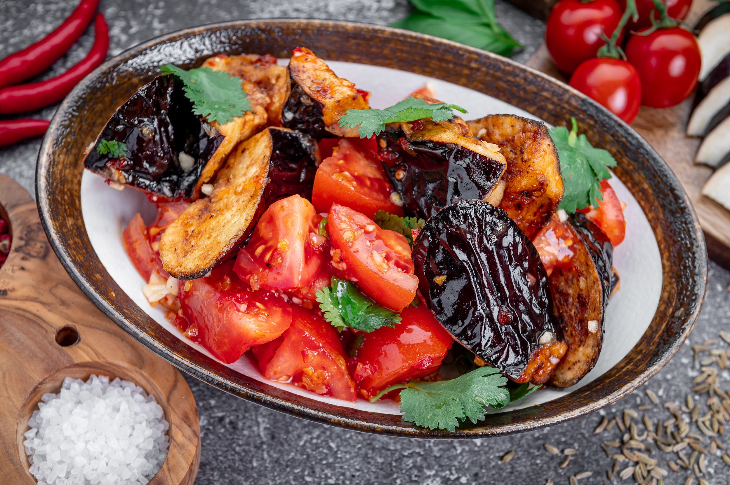 Crispy eggplants with sweet tomato
